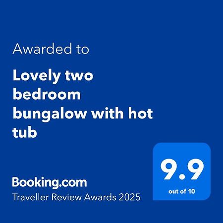 Lovely Two Bedroom Bungalow With Hot Tub 예오빌 외부 사진