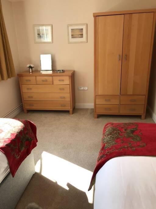 Lovely Two Bedroom Bungalow With Hot Tub 예오빌 외부 사진