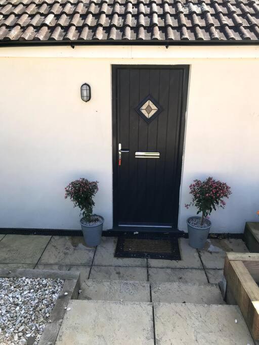 Lovely Two Bedroom Bungalow With Hot Tub 예오빌 외부 사진
