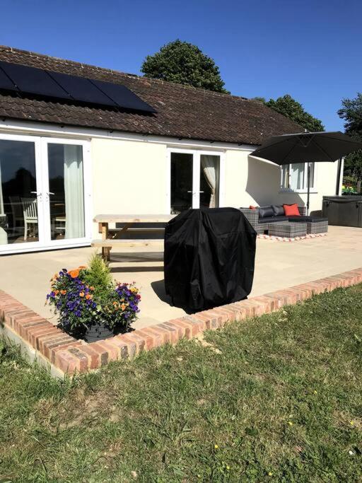 Lovely Two Bedroom Bungalow With Hot Tub 예오빌 외부 사진