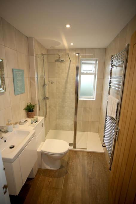 Lovely Two Bedroom Bungalow With Hot Tub 예오빌 외부 사진